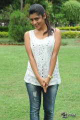 Gayatri at Bandhook Movie Platinum Disc Function